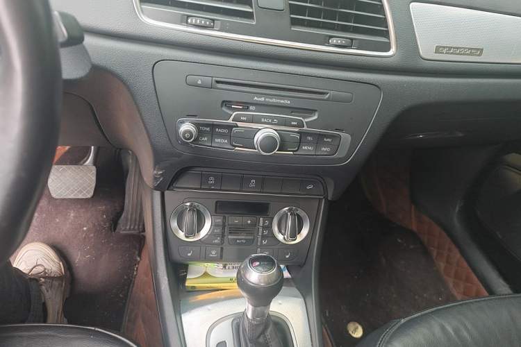 Used Audi Q3 2013 35 TFSI quattro Technology Edition Audio And AC Panel