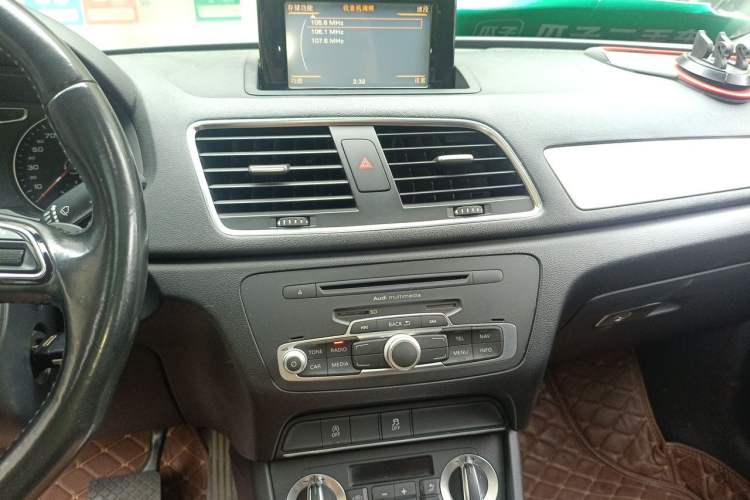 Used Audi Q3 2013 35 TFSI Comfort Model Audio And AC Panel