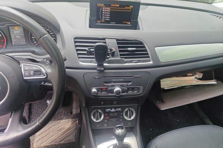 Used Audi Q3 2013 35 TFSI Comfort Model Audio And AC Panel