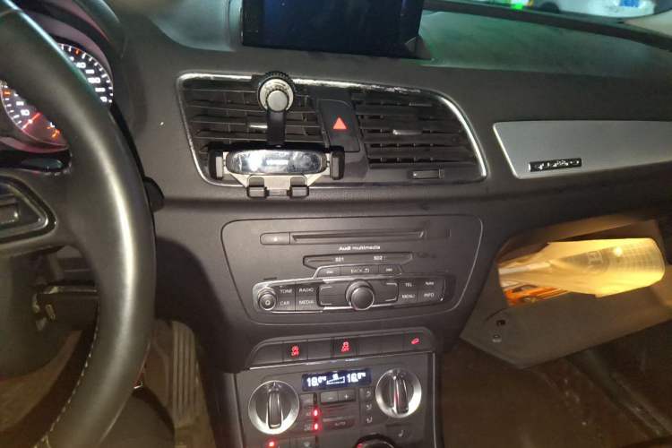 Used Audi Q3 2013 35 TFSI quattro Comfort Model Audio And AC Panel