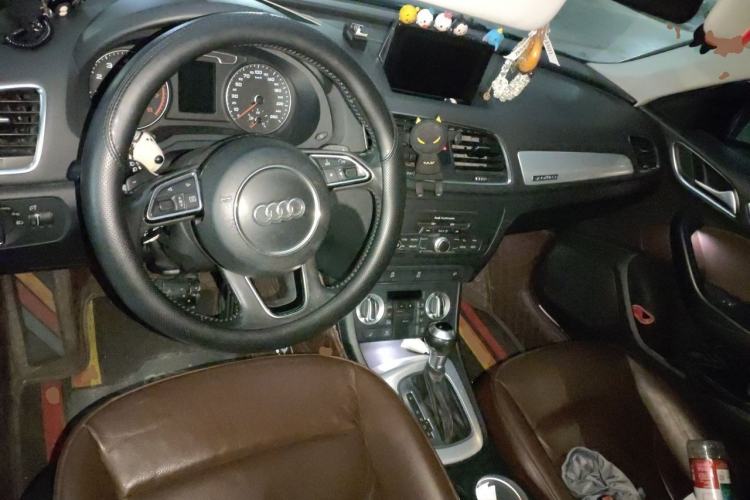 Used Audi Q3 2013 35 TFSI quattro Technology Edition Center Console