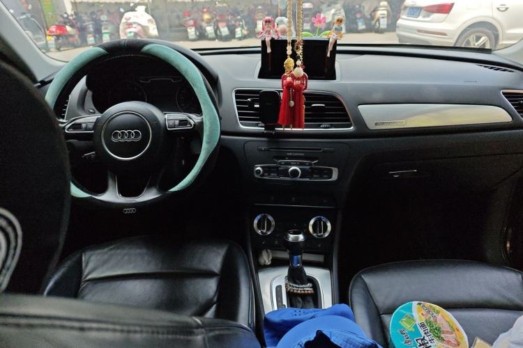 Used Audi Q3 2013 35 TFSI quattro Technology Edition Center Console