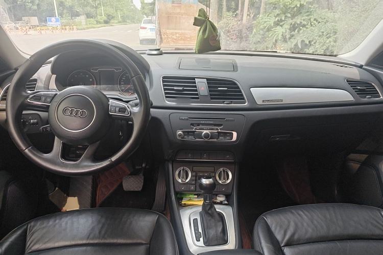 Used Audi Q3 2013 35 TFSI quattro Technology Edition Center Console