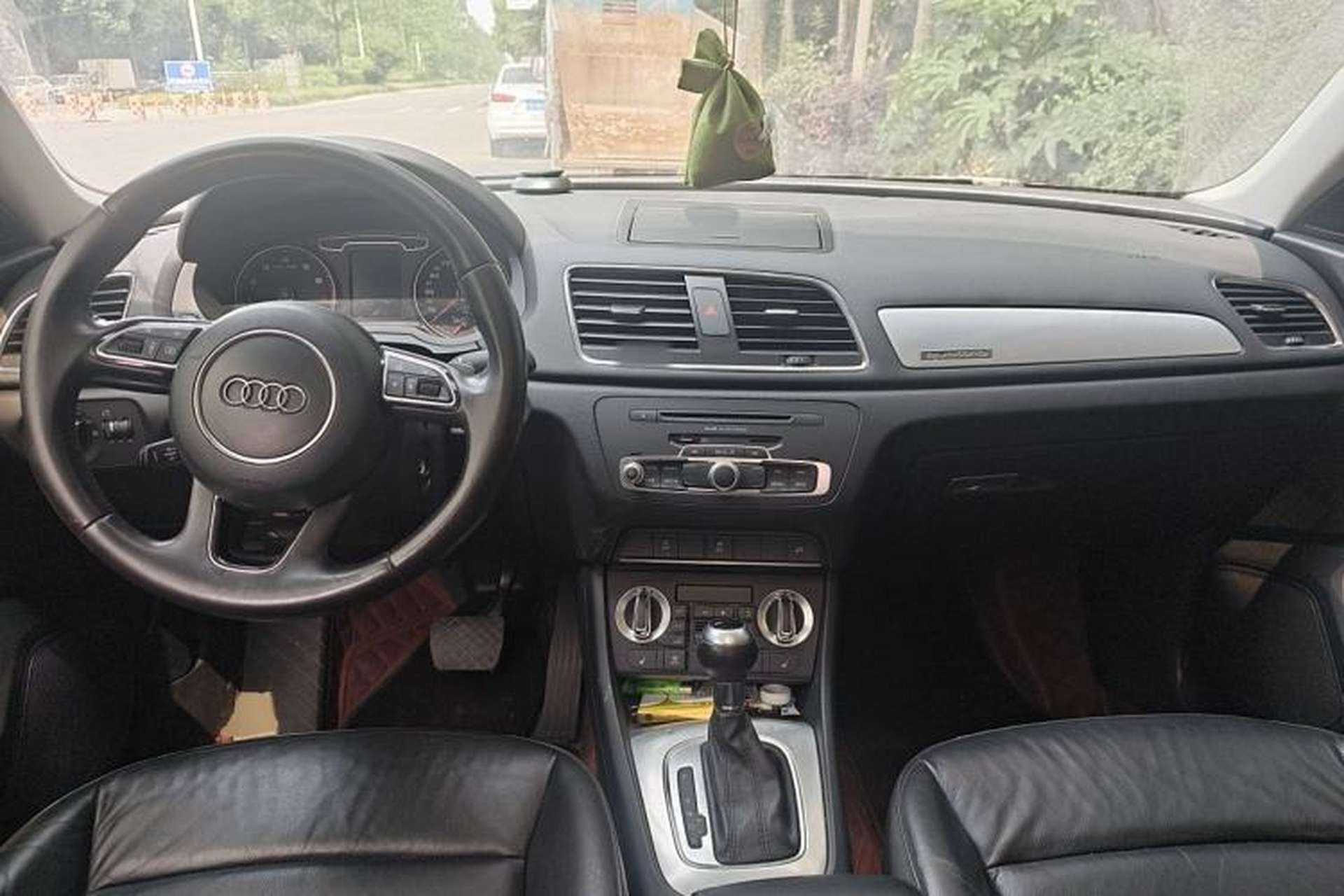Used Audi Q3 2013 35 TFSI quattro Technology Edition Center Console