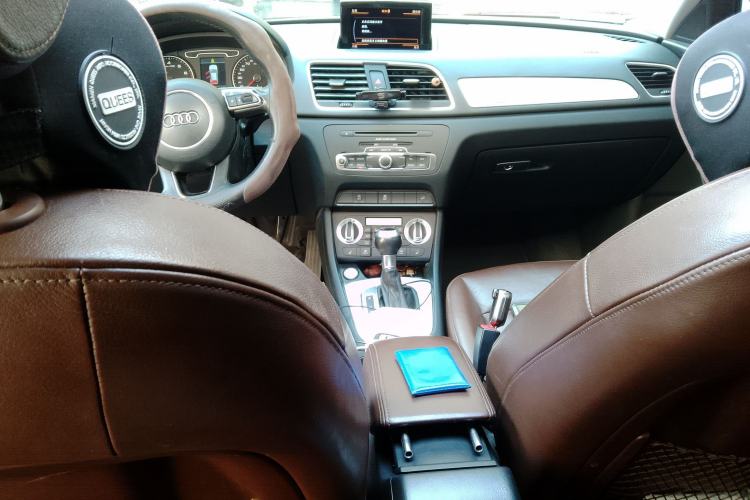 Used Audi Q3 2013 35 TFSI quattro Technology Edition Center Console