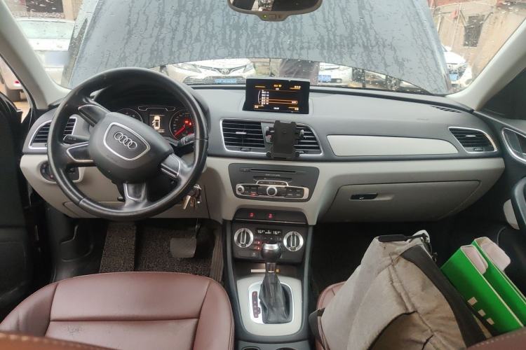 Used Audi Q3 2013 35 TFSI Ambition Edition Center Console