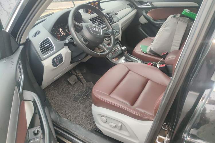 Used Audi Q3 2013 35 TFSI Ambition Edition Driver Seat