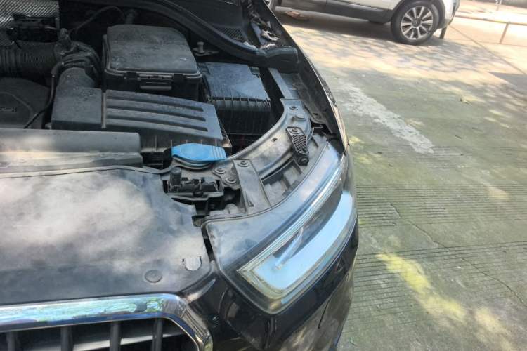 Used Audi Q3 2013 35 TFSI Comfort Model Engine Bay Left