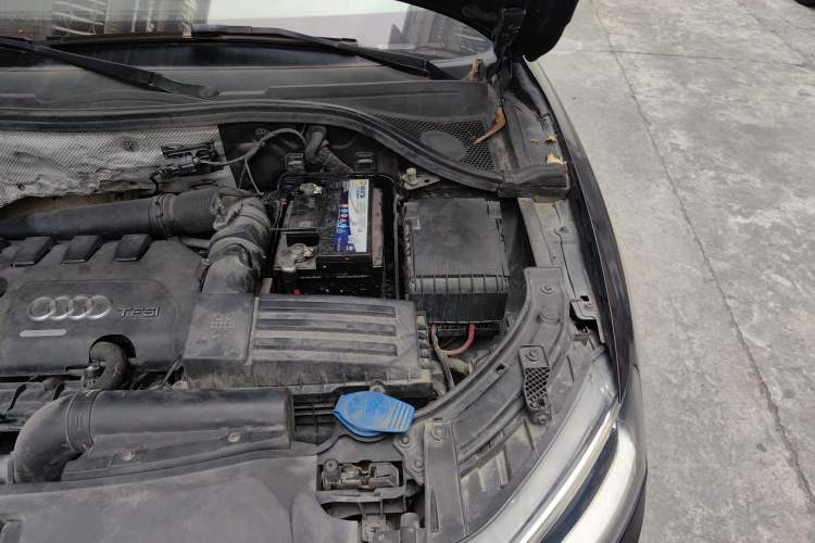 Used Audi Q3 2013 35 TFSI quattro Technology Edition Engine Bay Left