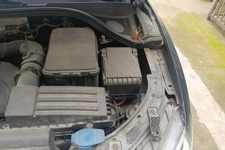 Used Audi Q3 2013 35 TFSI Comfort Model Engine Bay Left