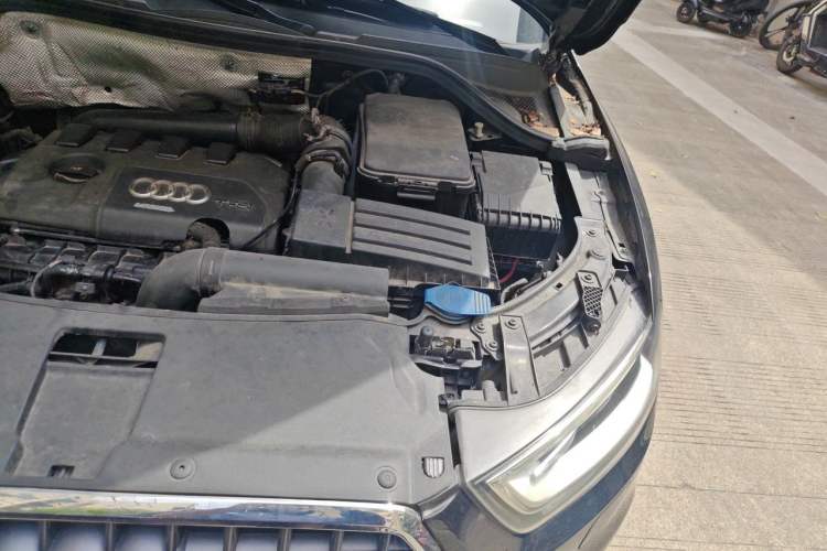 Used Audi Q3 2013 35 TFSI Comfort Model Engine Bay Left