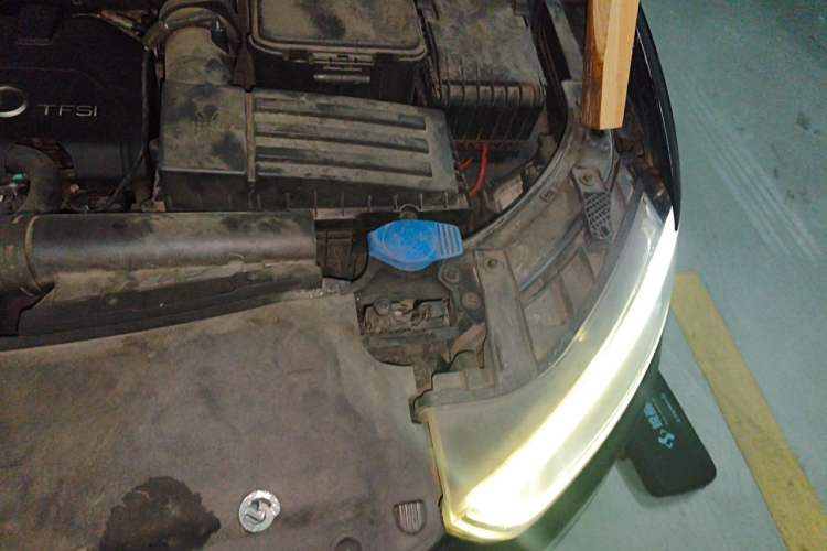 Used Audi Q3 2013 35 TFSI Comfort Model Engine Bay Left