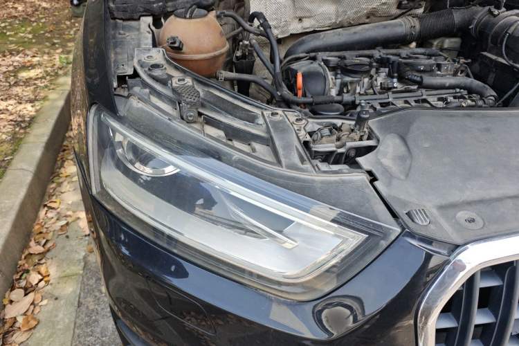 Used Audi Q3 2013 35 TFSI quattro Technology Edition Engine Bay Right