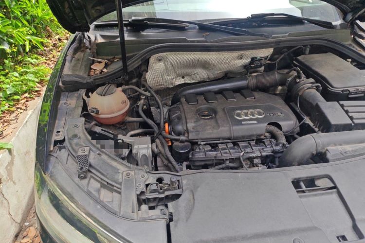 Used Audi Q3 2013 35 TFSI Comfort Model Engine Bay Right