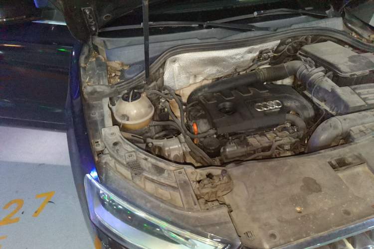 Used Audi Q3 2013 35 TFSI quattro Comfort Model Engine Bay Right