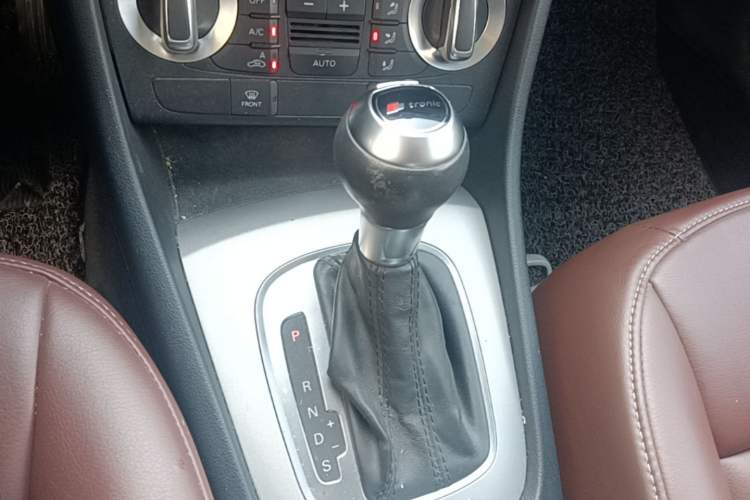 Used Audi Q3 2013 35 TFSI Ambition Edition Gear Lever