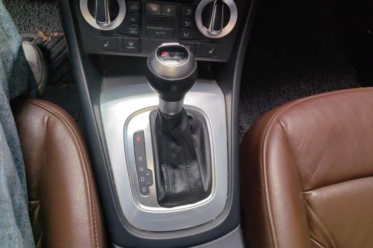 Used Audi Q3 2013 35 TFSI quattro Technology Edition Gear Lever