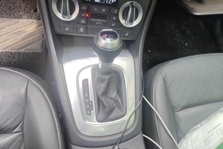 Used Audi Q3 2013 35 TFSI Comfort Model Gear Lever