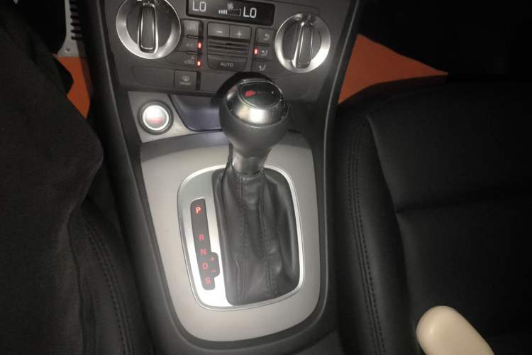 Used Audi Q3 2013 35 TFSI Ambition Edition Gear Lever