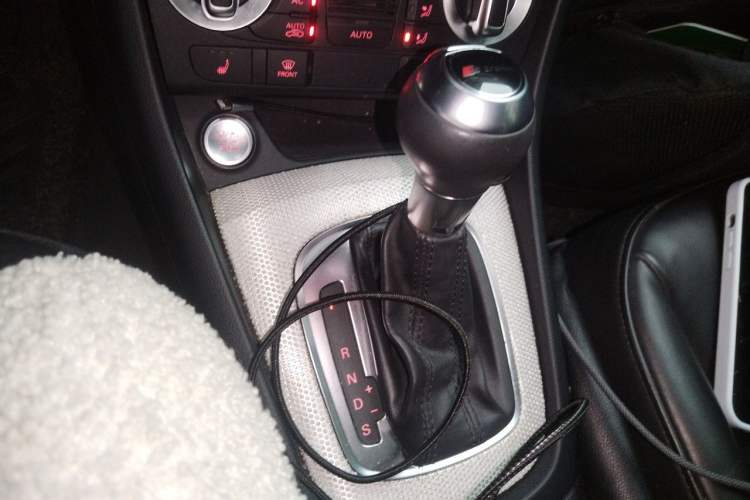 Used Audi Q3 2013 40 TFSI quattro Luxury Model Gear Lever