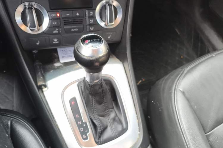 Used Audi Q3 2013 35 TFSI Comfort Model Gear Lever