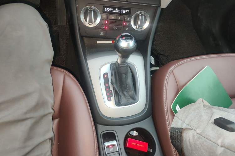 Used Audi Q3 2013 35 TFSI Ambition Edition Gear Lever