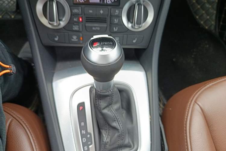 Used Audi Q3 2013 35 TFSI quattro Technology Edition Gear Lever
