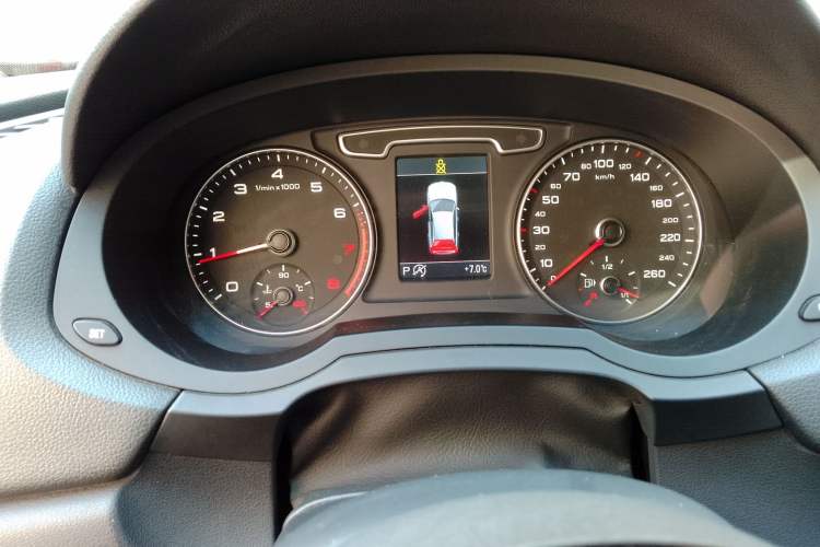 Used Audi Q3 2013 35 TFSI quattro Technology Edition Instrument Cluster
