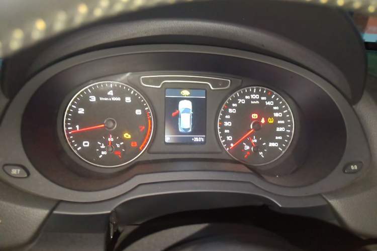 Used Audi Q3 2013 35 TFSI quattro Comfort Model Instrument Cluster