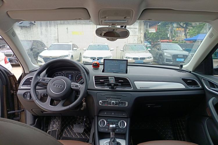 Used Audi Q3 2013 35 TFSI quattro Technology Edition Interior 2