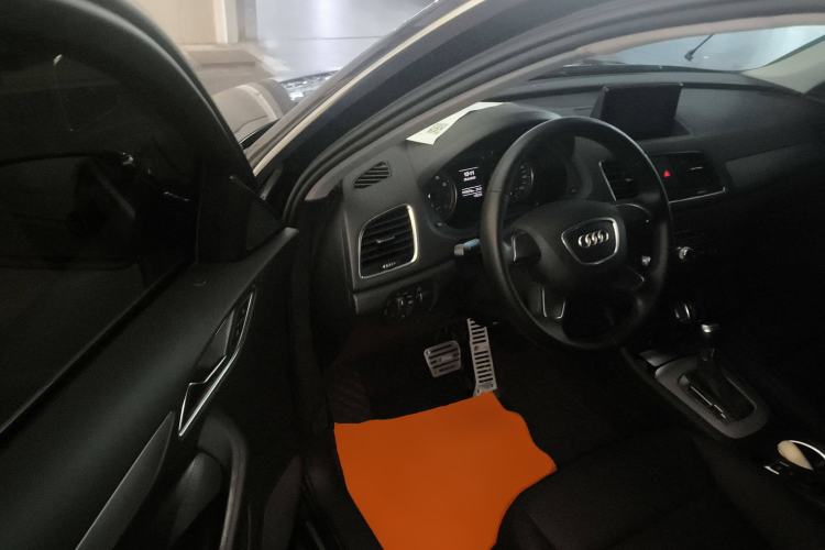 Used Audi Q3 2013 35 TFSI Ambition Edition Interior 3