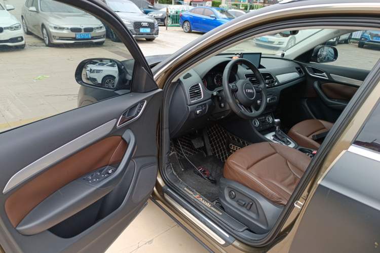 Used Audi Q3 2013 35 TFSI quattro Technology Edition Interior 3