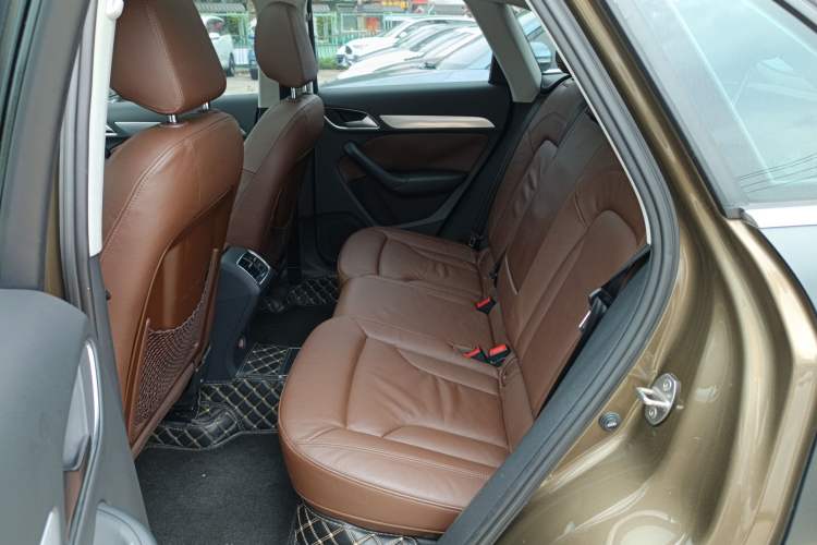 Used Audi Q3 2013 35 TFSI quattro Technology Edition Interior 4