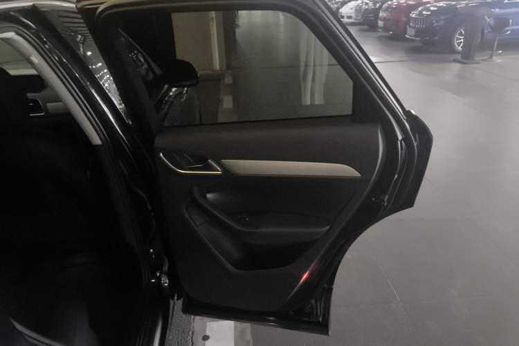 Used Audi Q3 2013 35 TFSI Ambition Edition Interior 6