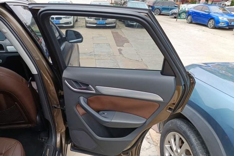 Used Audi Q3 2013 35 TFSI quattro Technology Edition Interior 6