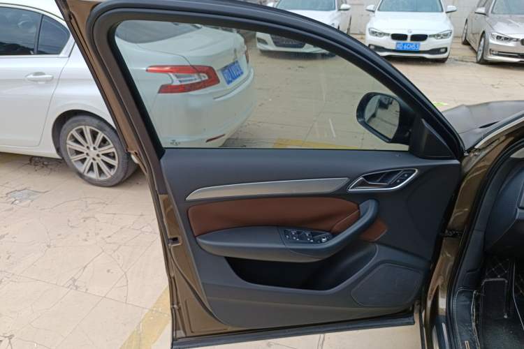 Used Audi Q3 2013 35 TFSI quattro Technology Edition Interior 7
