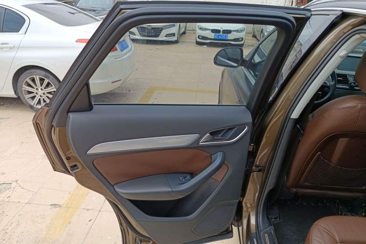 Used Audi Q3 2013 35 TFSI quattro Technology Edition Interior 8