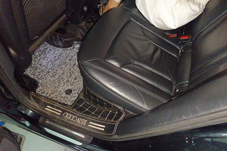 Used Audi Q3 2013 35 TFSI Comfort Model Left Rear Seat