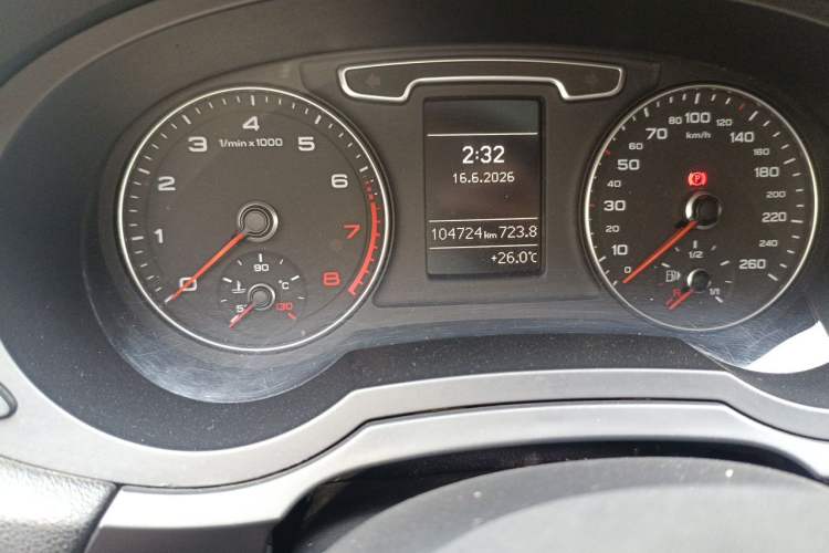 Used Audi Q3 2013 35 TFSI Comfort Model Odometer Close Up