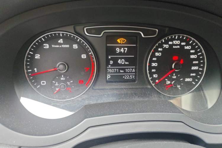 Used Audi Q3 2013 35 TFSI Comfort Model Odometer Close Up