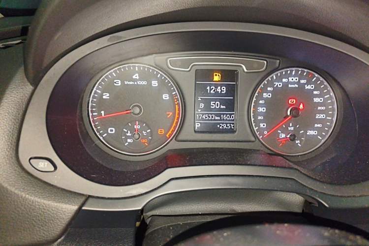 Used Audi Q3 2013 35 TFSI Comfort Model Odometer Close Up