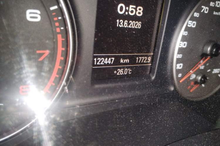 Used Audi Q3 2013 40 TFSI quattro Luxury Model Odometer Close Up