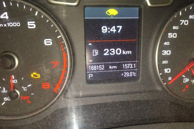 Used Audi Q3 2013 35 TFSI quattro Comfort Model Odometer Close Up