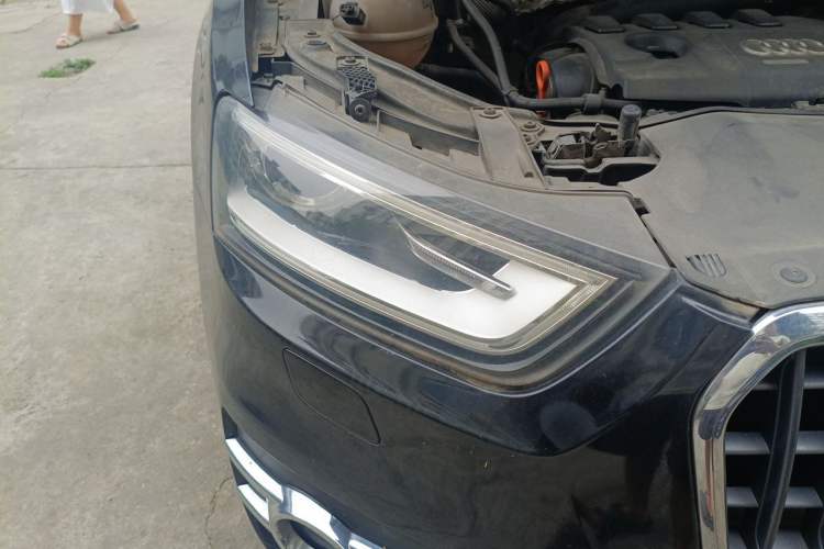 Used Audi Q3 2013 35 TFSI Comfort Model Right Front Headlight