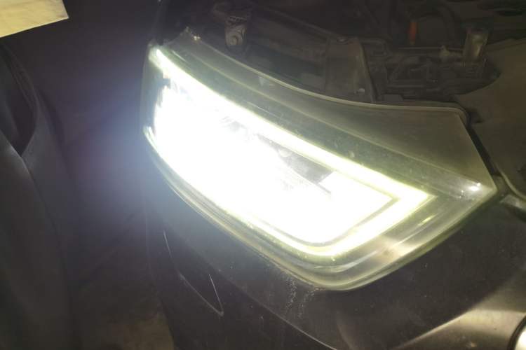 Used Audi Q3 2013 35 TFSI quattro Technology Edition Right Front Headlight