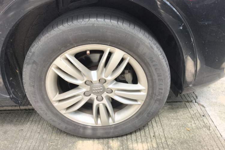 Used Audi Q3 2013 35 TFSI Comfort Model Right Front Wheel Hub