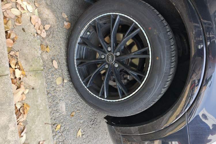 Used Audi Q3 2013 35 TFSI quattro Technology Edition Right Front Wheel Hub