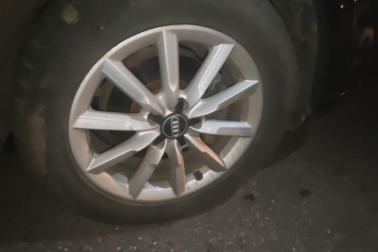 Used Audi Q3 2013 35 TFSI Ambition Edition Right Front Wheel Hub