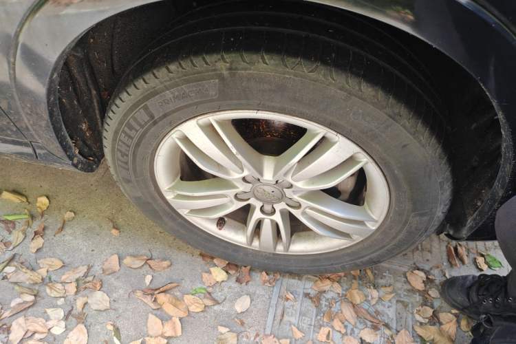 Used Audi Q3 2013 35 TFSI Comfort Model Right Front Wheel Hub