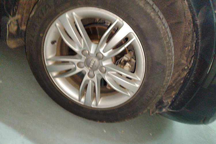 Used Audi Q3 2013 35 TFSI Comfort Model Right Front Wheel Hub